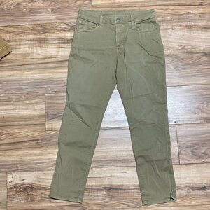 American Eagle men’s Flex Slim fit olive green jeans